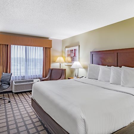 Baymont By Wyndham Gurnee Hotel Exterior photo