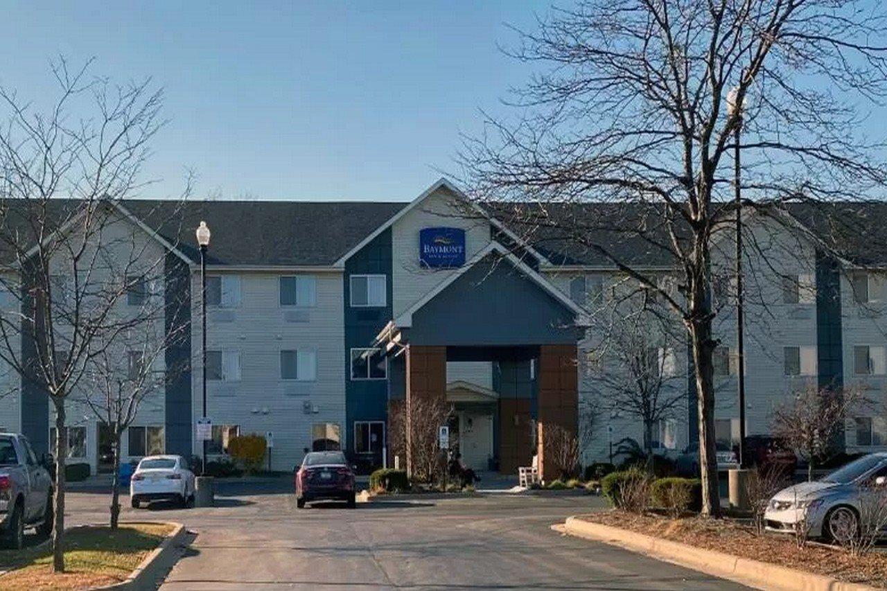 Baymont By Wyndham Gurnee Hotel Exterior photo