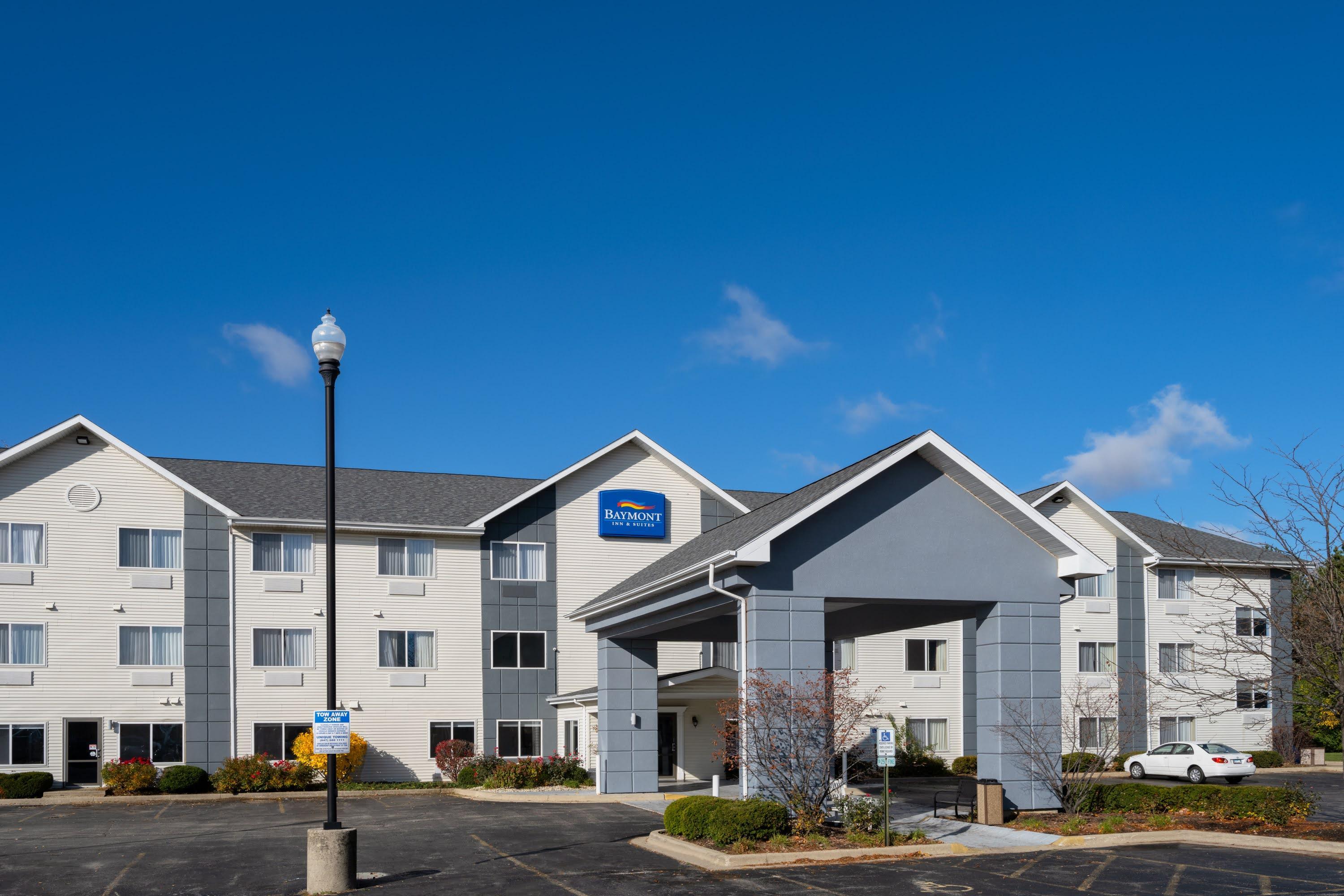 Baymont By Wyndham Gurnee Hotel Exterior photo