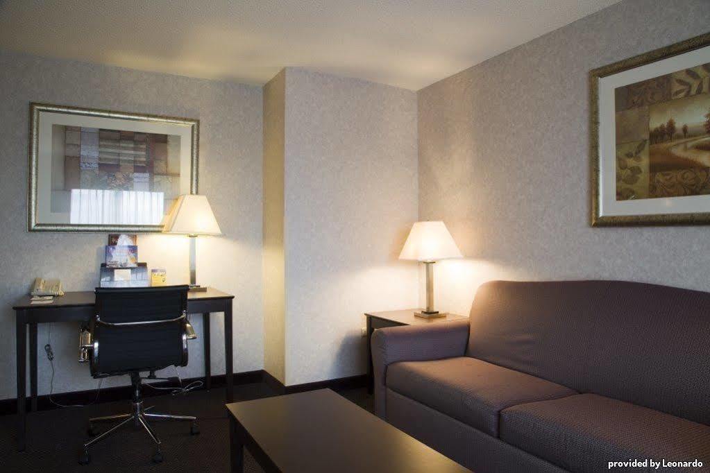 Baymont By Wyndham Gurnee Hotel Exterior photo